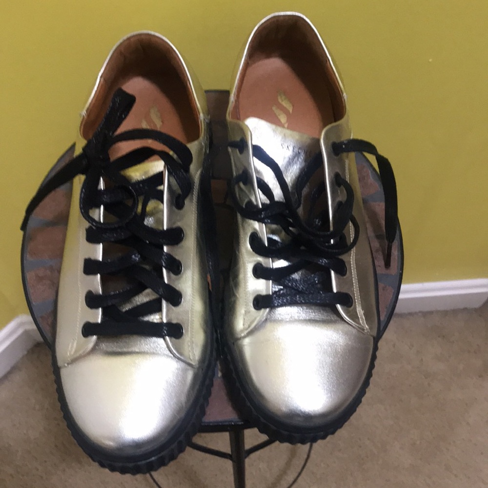 Pre-owned Skechers